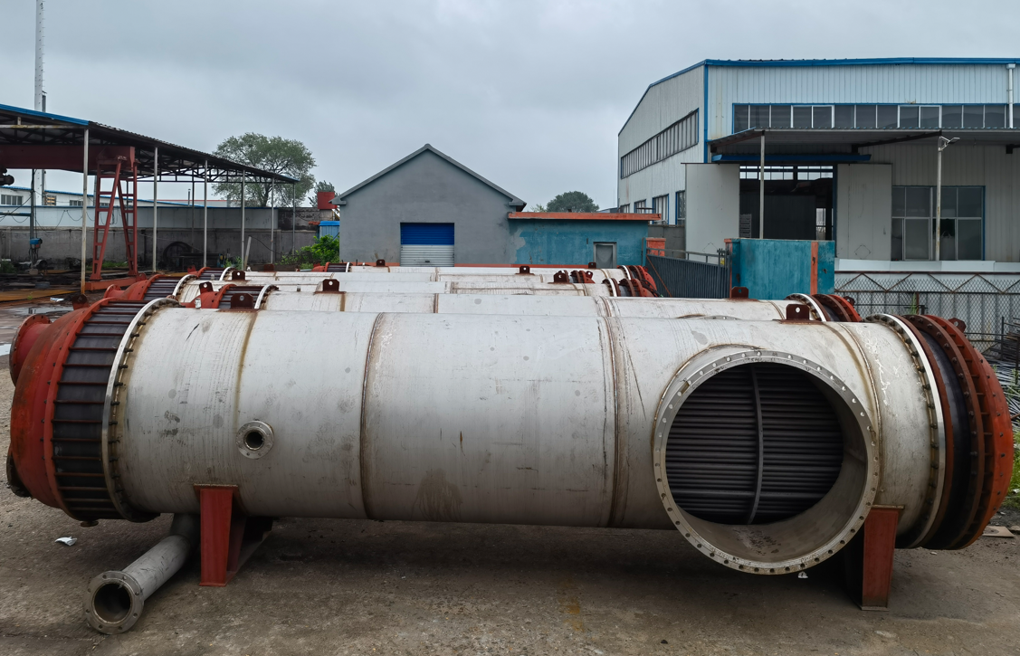 Tube Shell Graphite Heat Exchanger 2.png